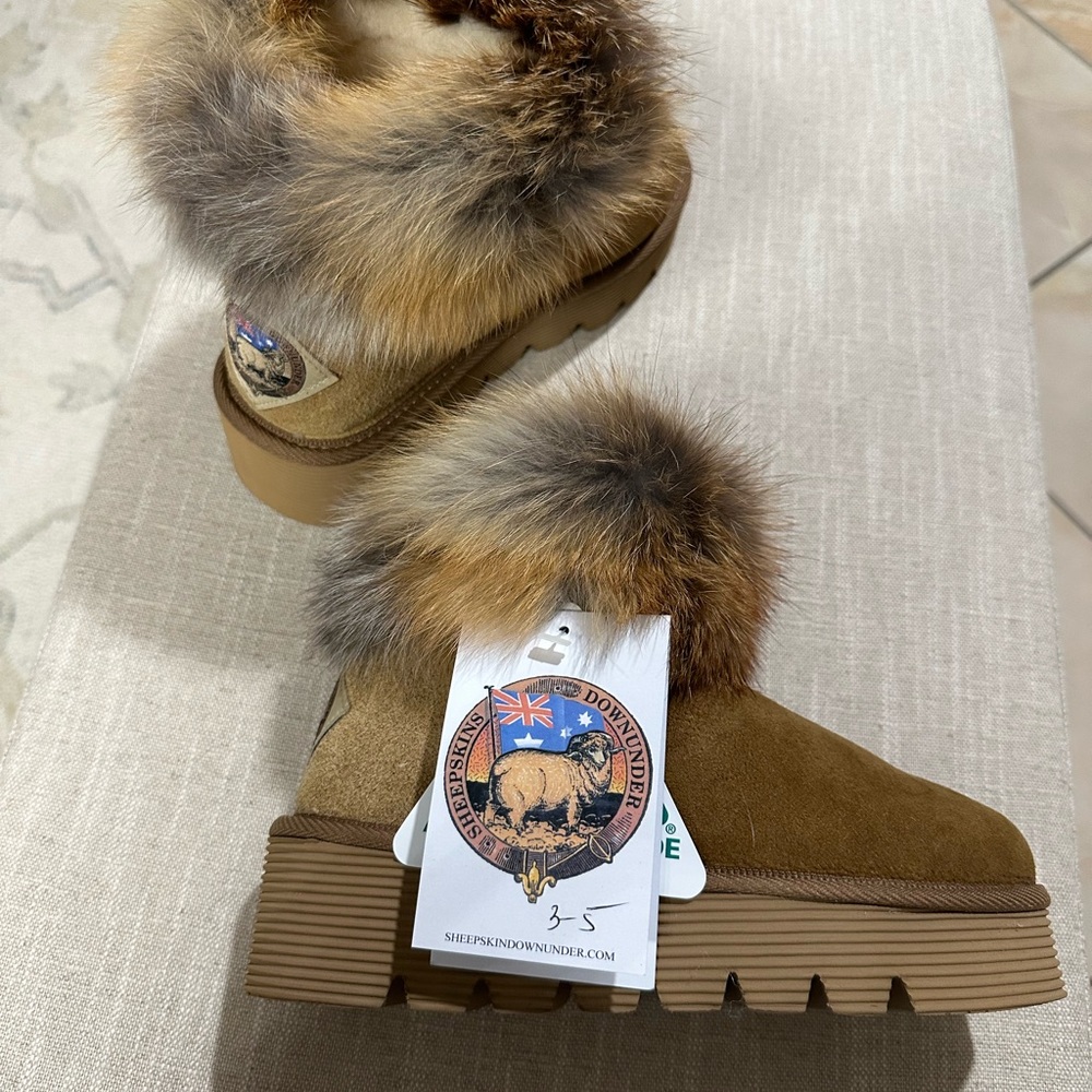 Genuine Australian UGG ( ship skin downunder) Tan Boots with real Fur Trim.
